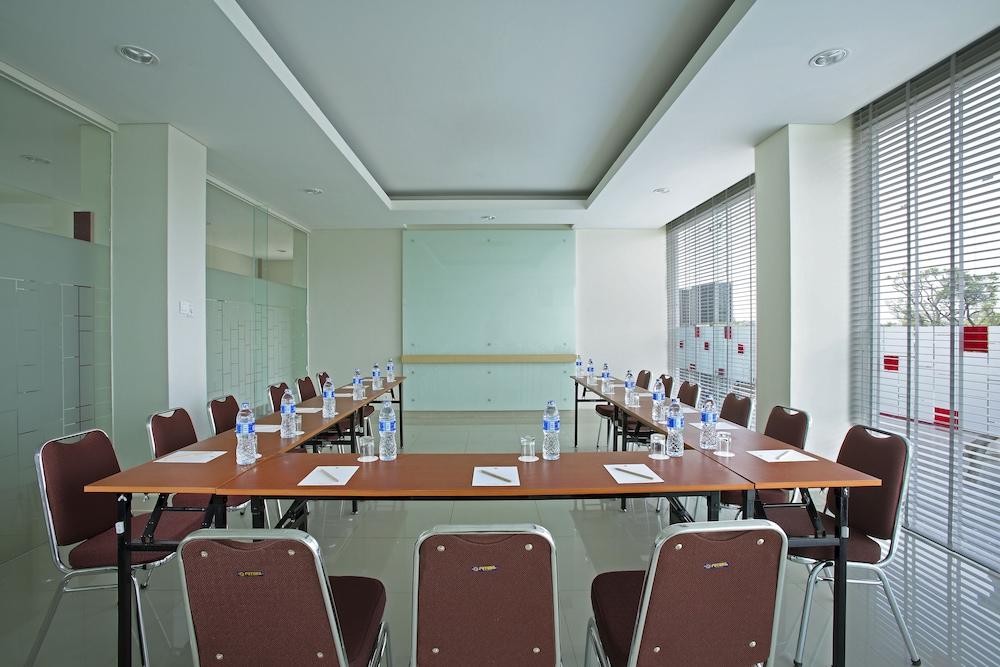 Amaris Hotel Bekasi Barat Exteriér fotografie
